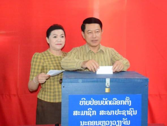 Deputy Prime Minister and Spouse Vote at Phon Sinuan Polling Station